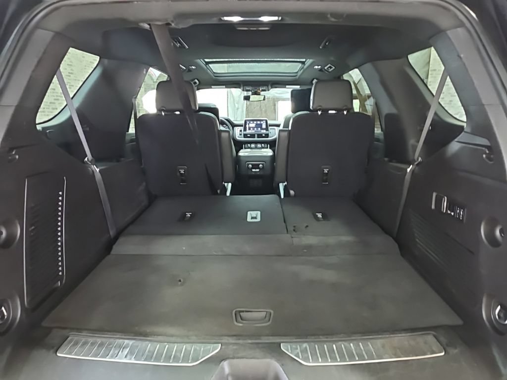 Used 2021 Chevrolet Tahoe Z71 w/ Luxury Package AWD/4WD image 15