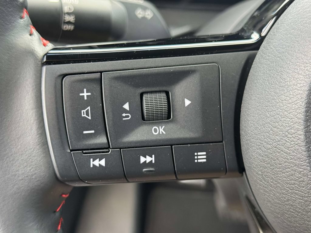 Used 2026 Nissan Kicks SR w/ Cold Weather Package AWD/4WD image 19