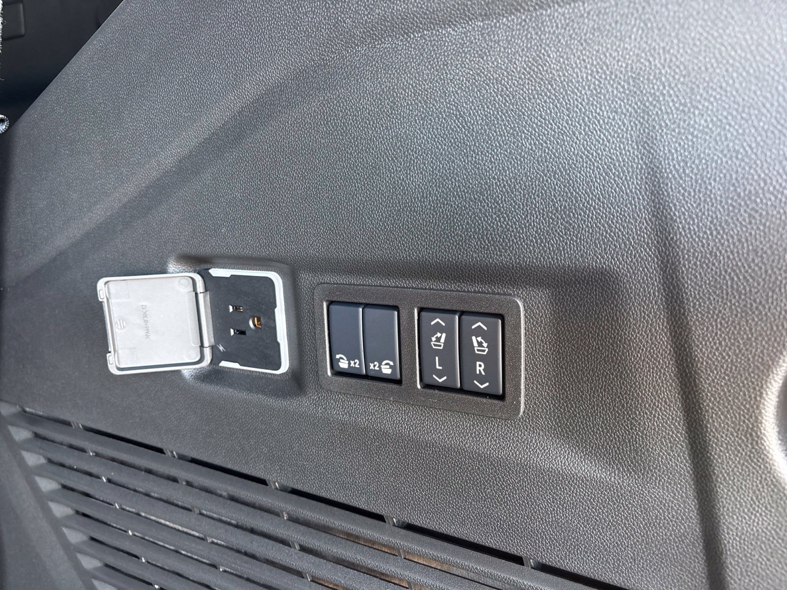 New 2027 Chevrolet Tahoe LT w/ Comfort Package RWD image 20