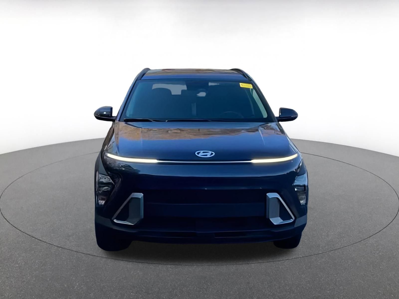 Used 2025 Hyundai Kona SEL image 3