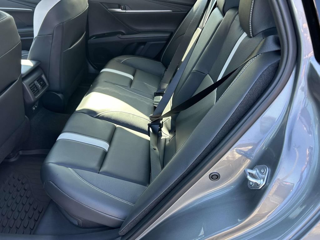 New 2026 Toyota Camry Hybrid FWD image 13