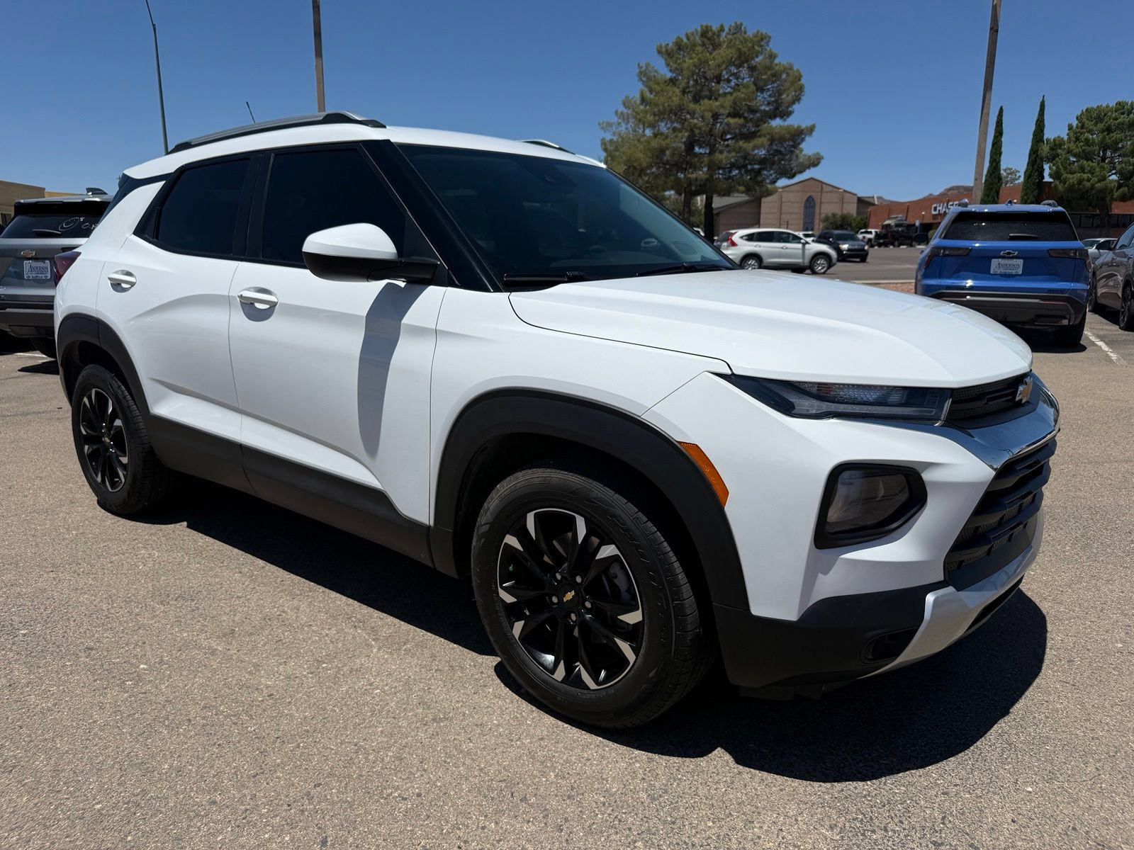 Certified 2022 Chevrolet TrailBlazer LT w/ Convenience Package FWD image 3