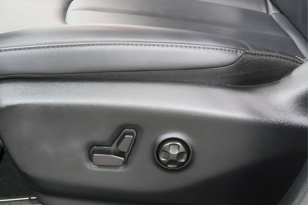 Used 2025 Chrysler Pacifica Select FWD image 19