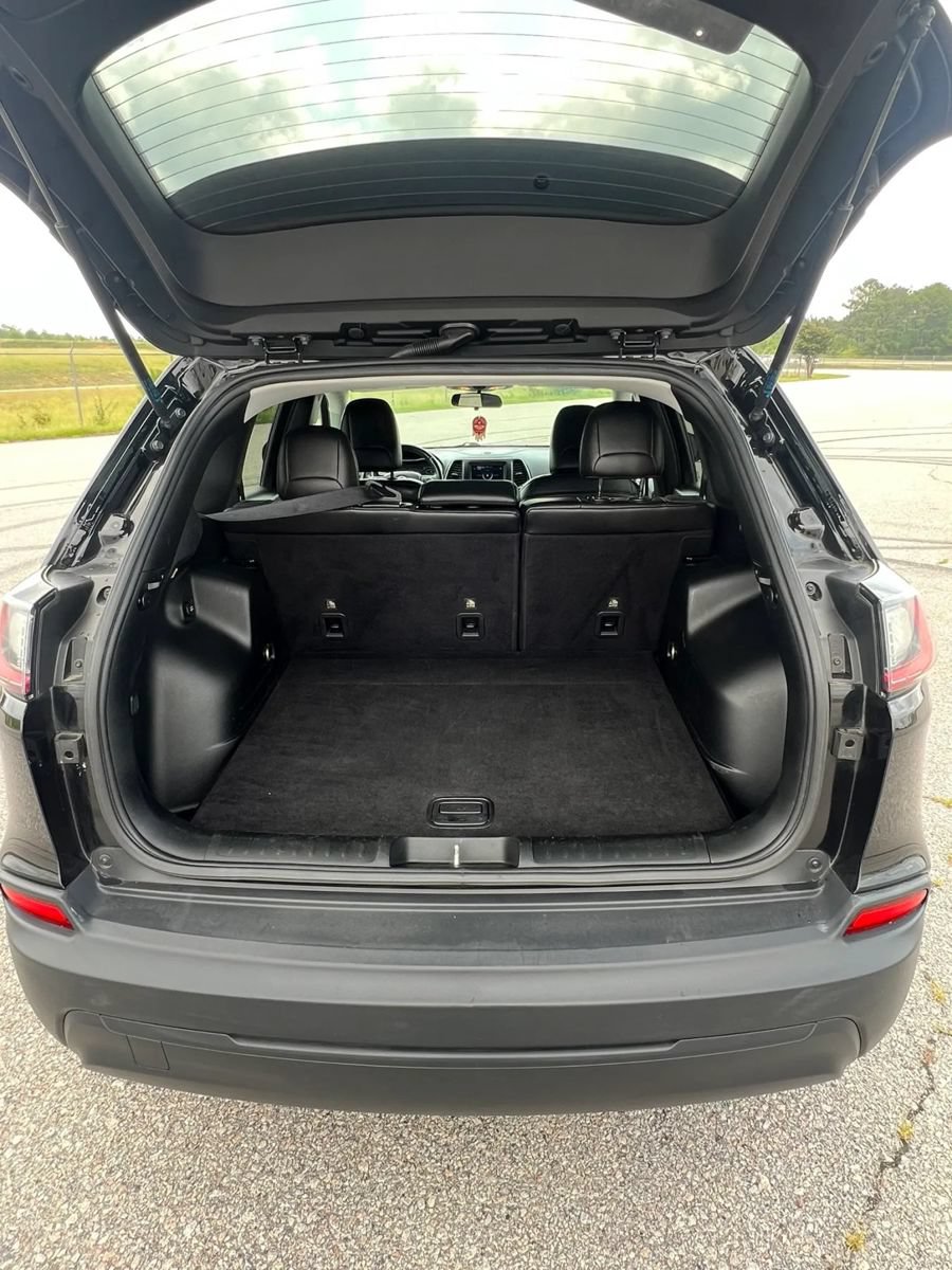 Used 2019 Jeep Cherokee Latitude Plus FWD image 14