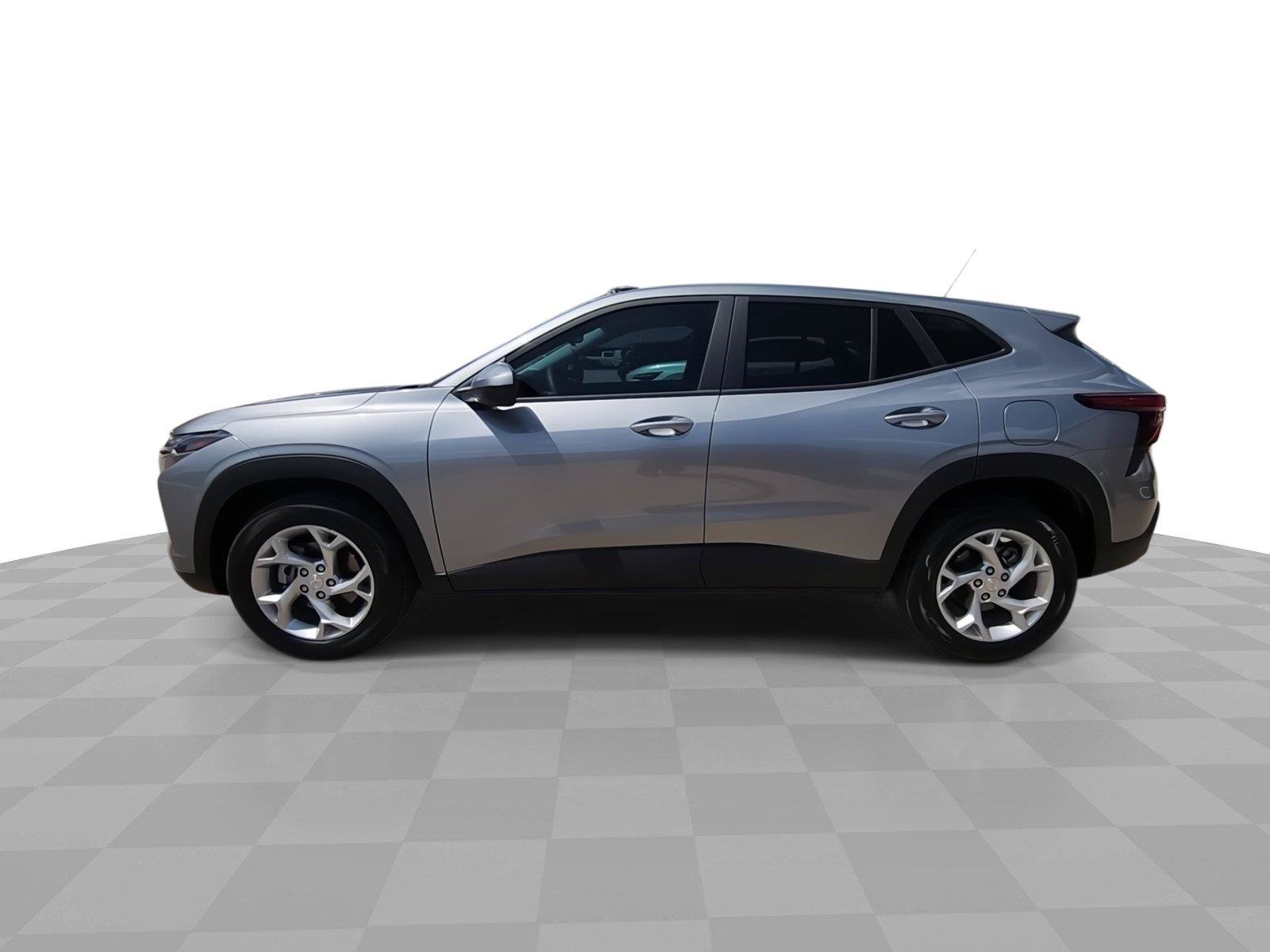 Used 2024 Chevrolet Trax LS w/ LS Convenience Package FWD image 5