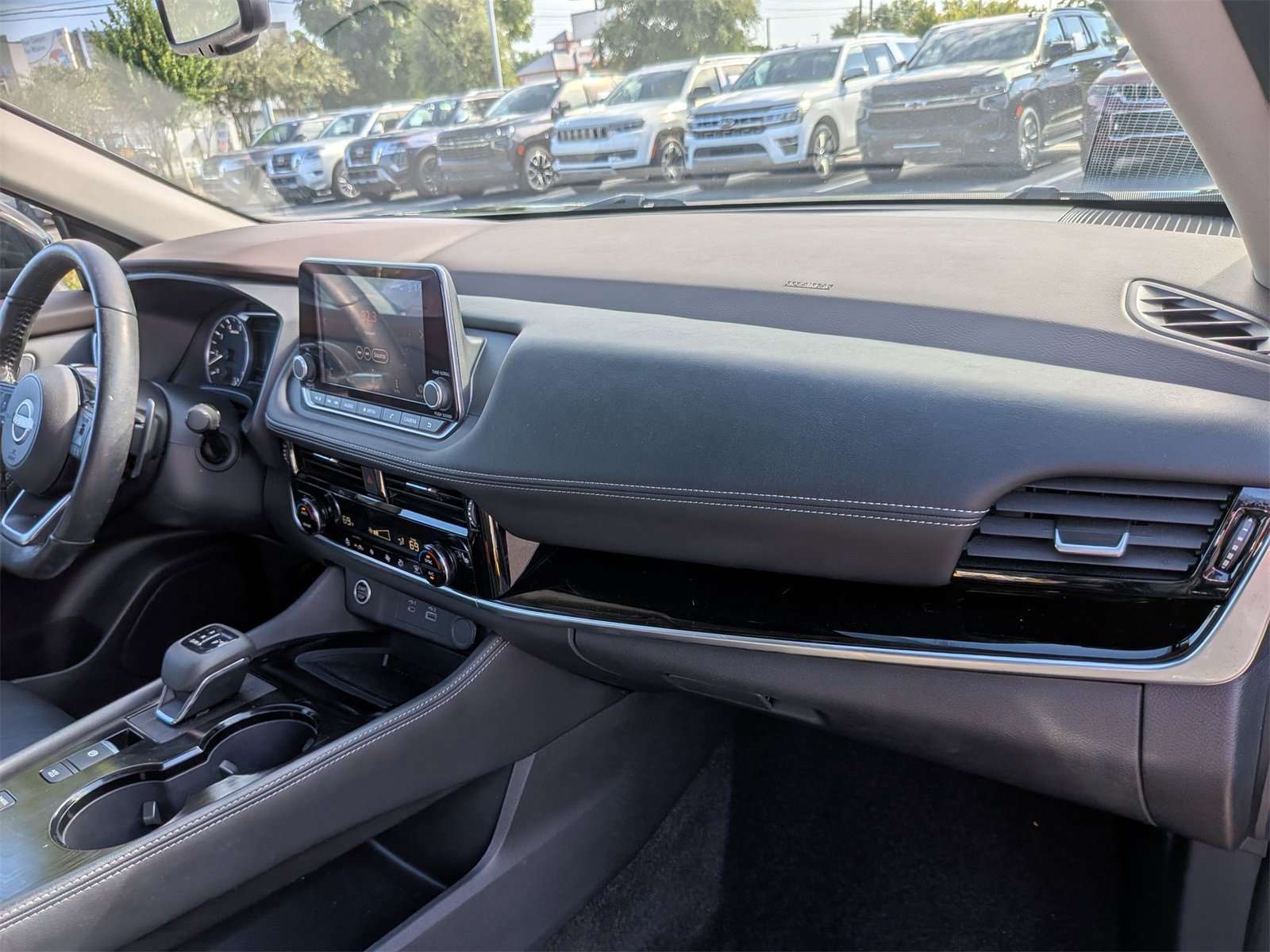 Used 2023 Nissan Rogue SL image 40