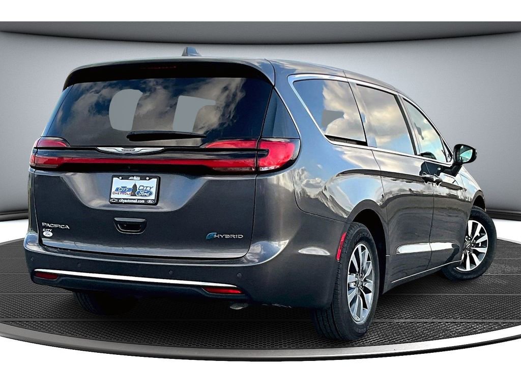 Used 2022 Chrysler Pacifica Touring-L image 14