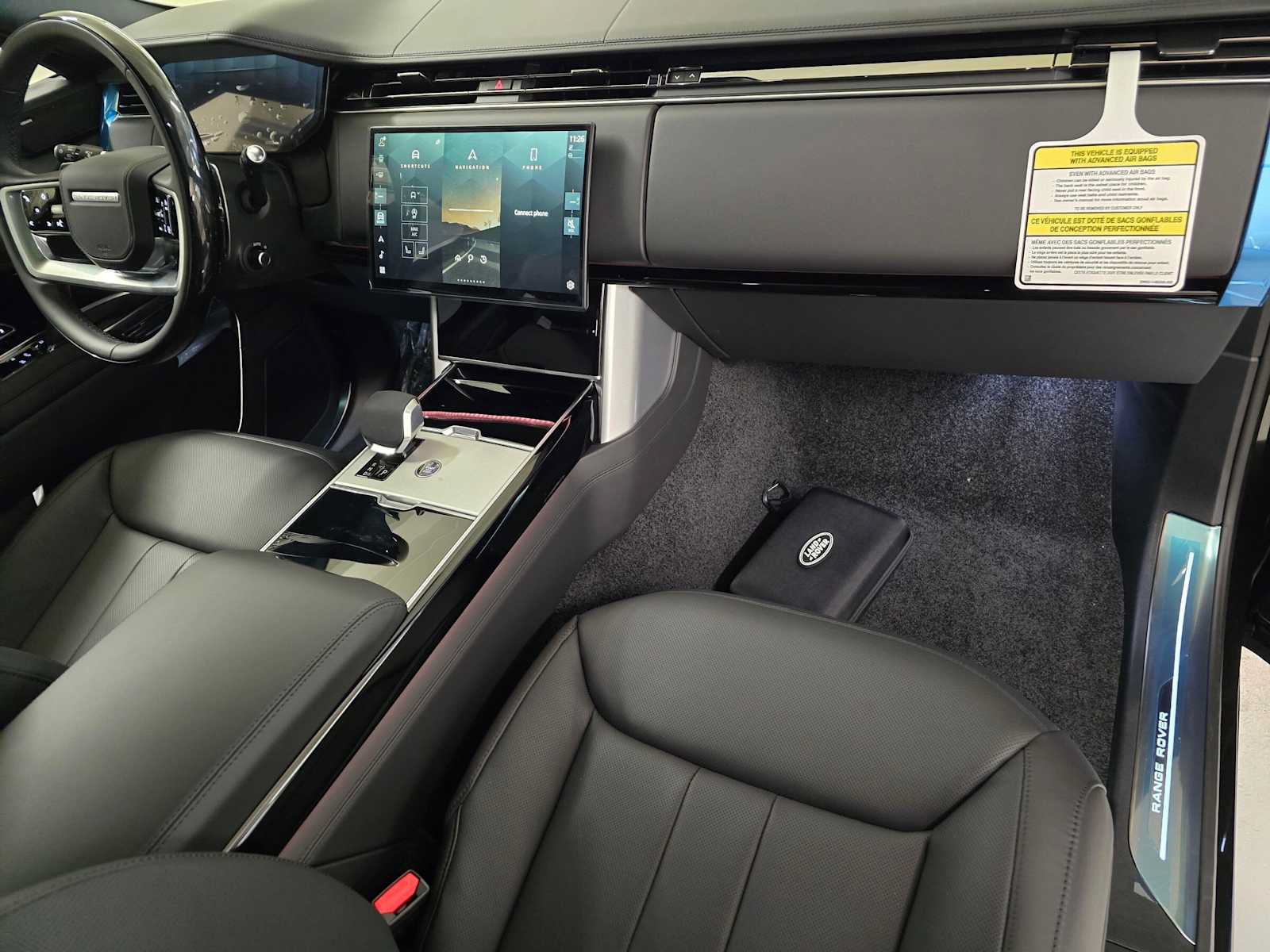 New 2026 Land Rover Range Rover Long Wheelbase SE AWD/4WD image 10