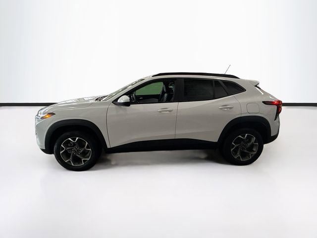 New 2026 Chevrolet Trax LT w/ LPO, Blackout Package image 9