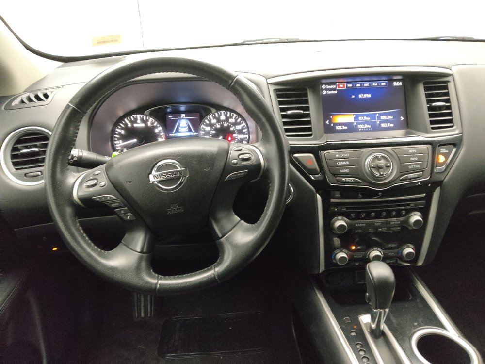 Used 2020 Nissan Pathfinder SV image 22