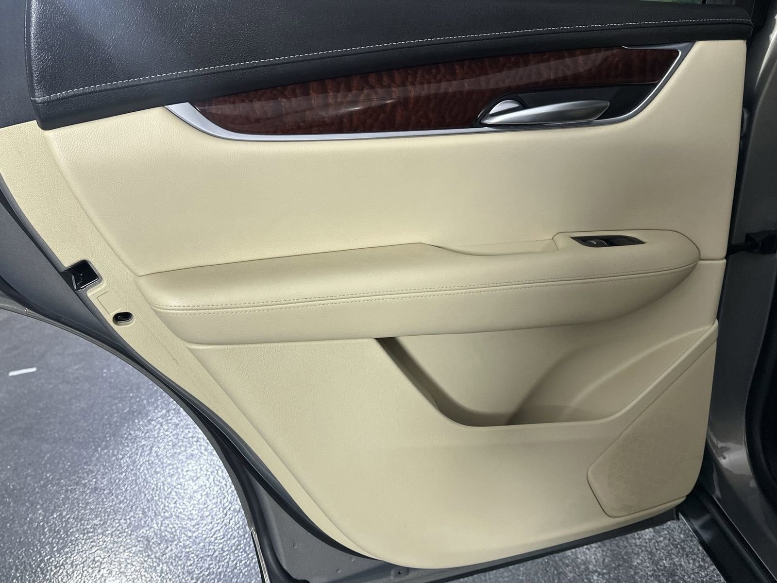 Used 2018 Cadillac XT5 Luxury w/ LPO, Wheel Lock Package image 29