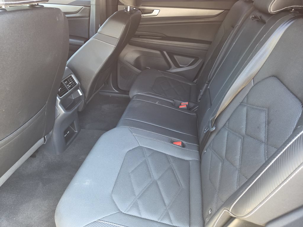 Used 2025 Volkswagen Atlas Cross Sport SE FWD image 24