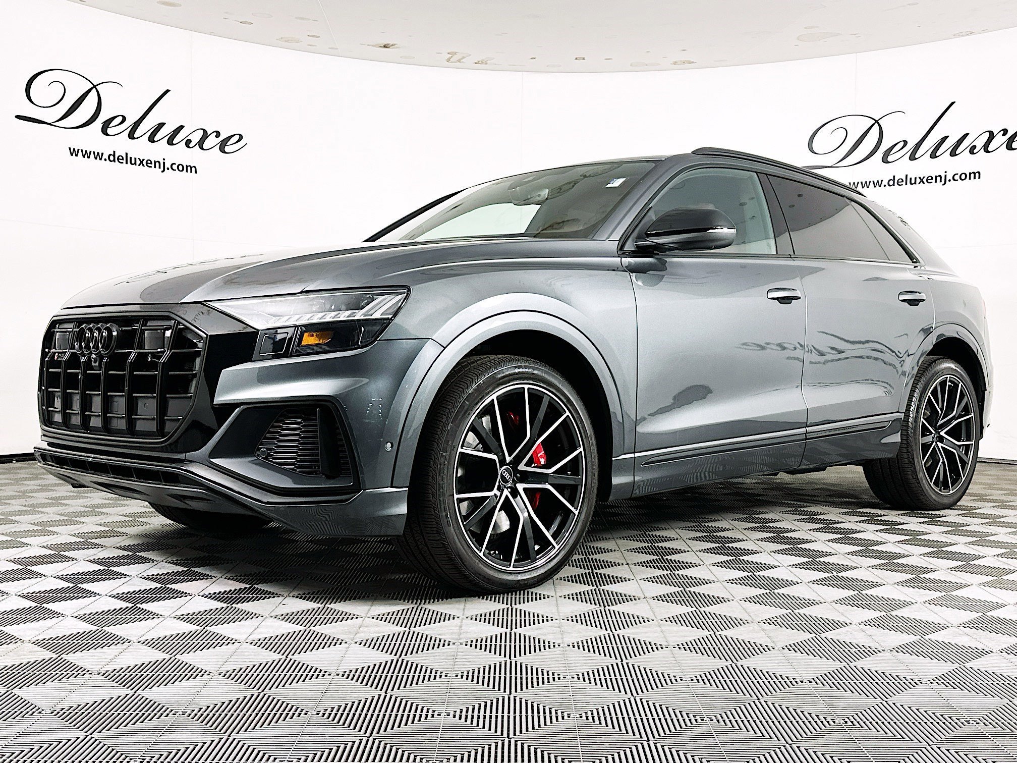 Used 2023 Audi SQ8 Premium Plus w/ Executive Package image 3