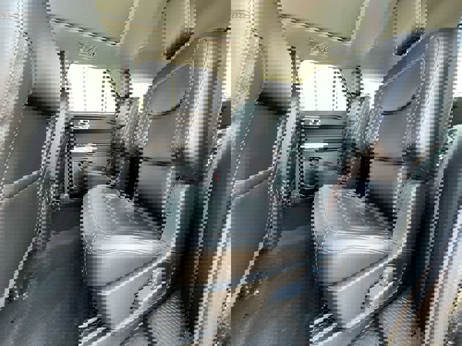 Used 2024 Ford Explorer XLT w/ Equipment Group 202A AWD/4WD image 19