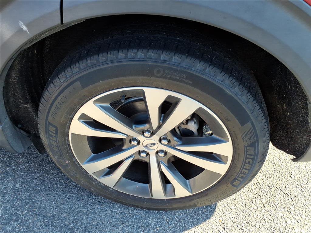 Used 2020 Ford Explorer Platinum w/ Premium Technology Package image 19