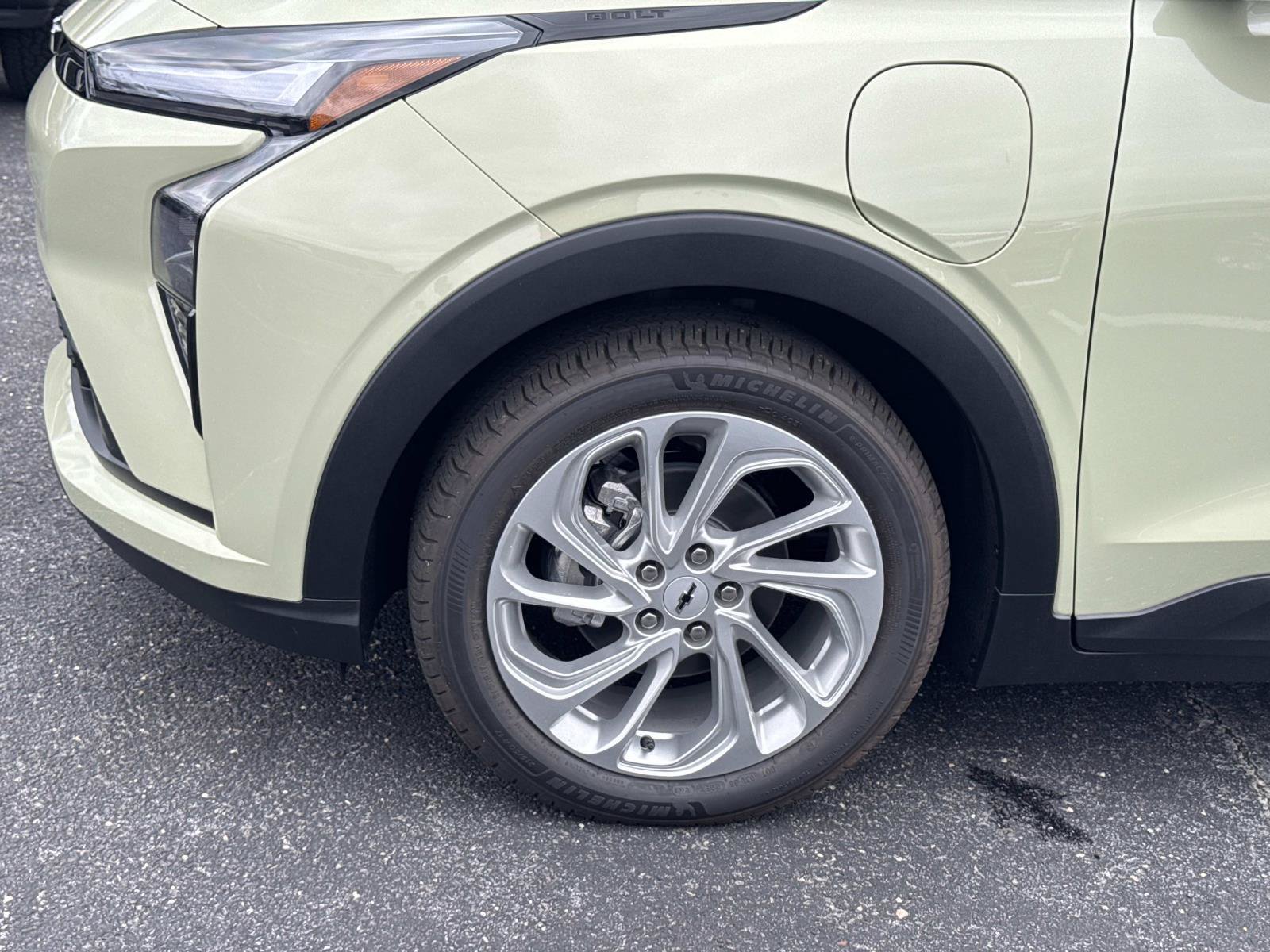 New 2027 Chevrolet Bolt LT w/ Comfort Package FWD image 8