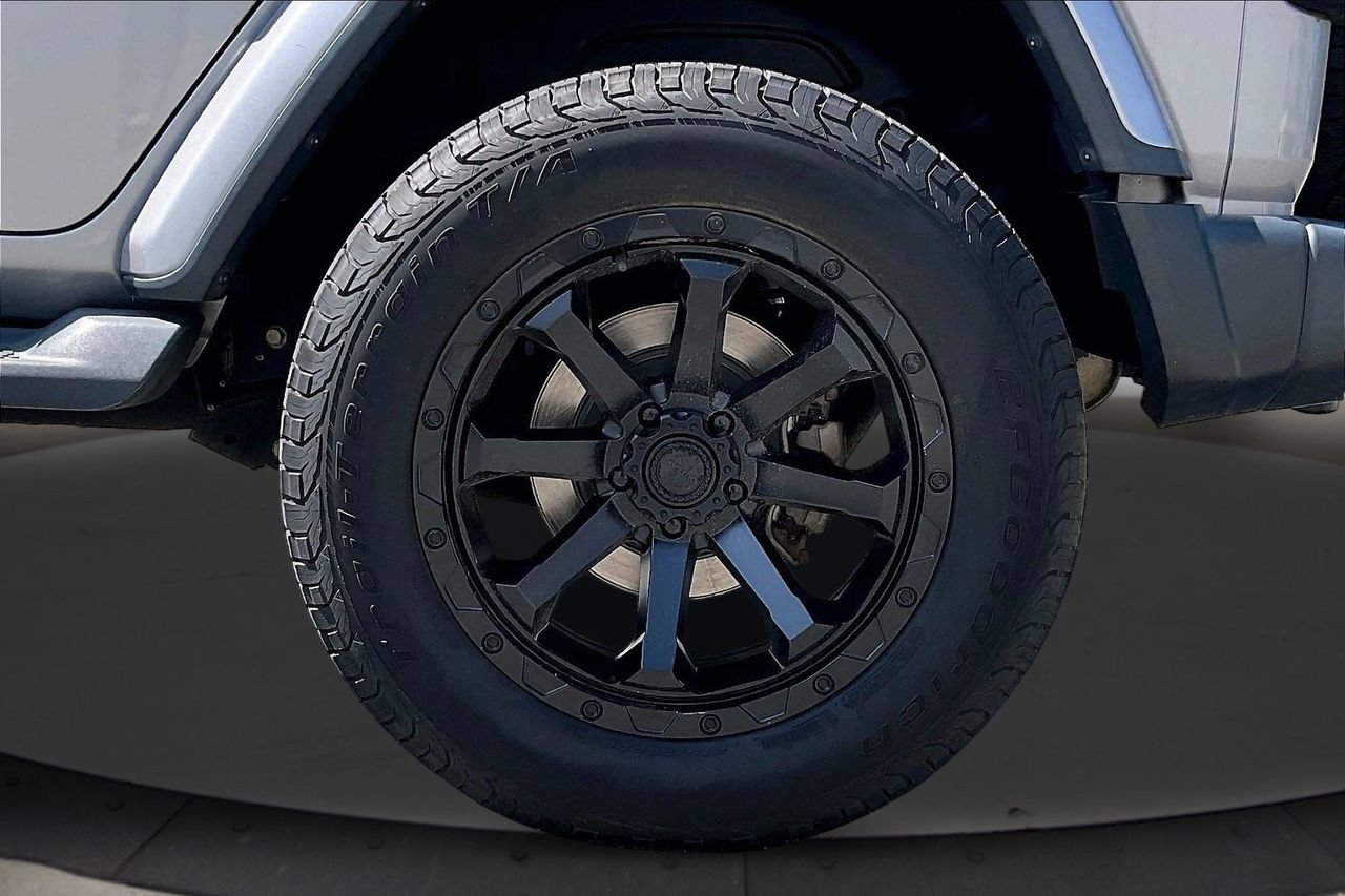 Certified 2018 Jeep Wrangler Unlimited Sahara AWD/4WD image 35