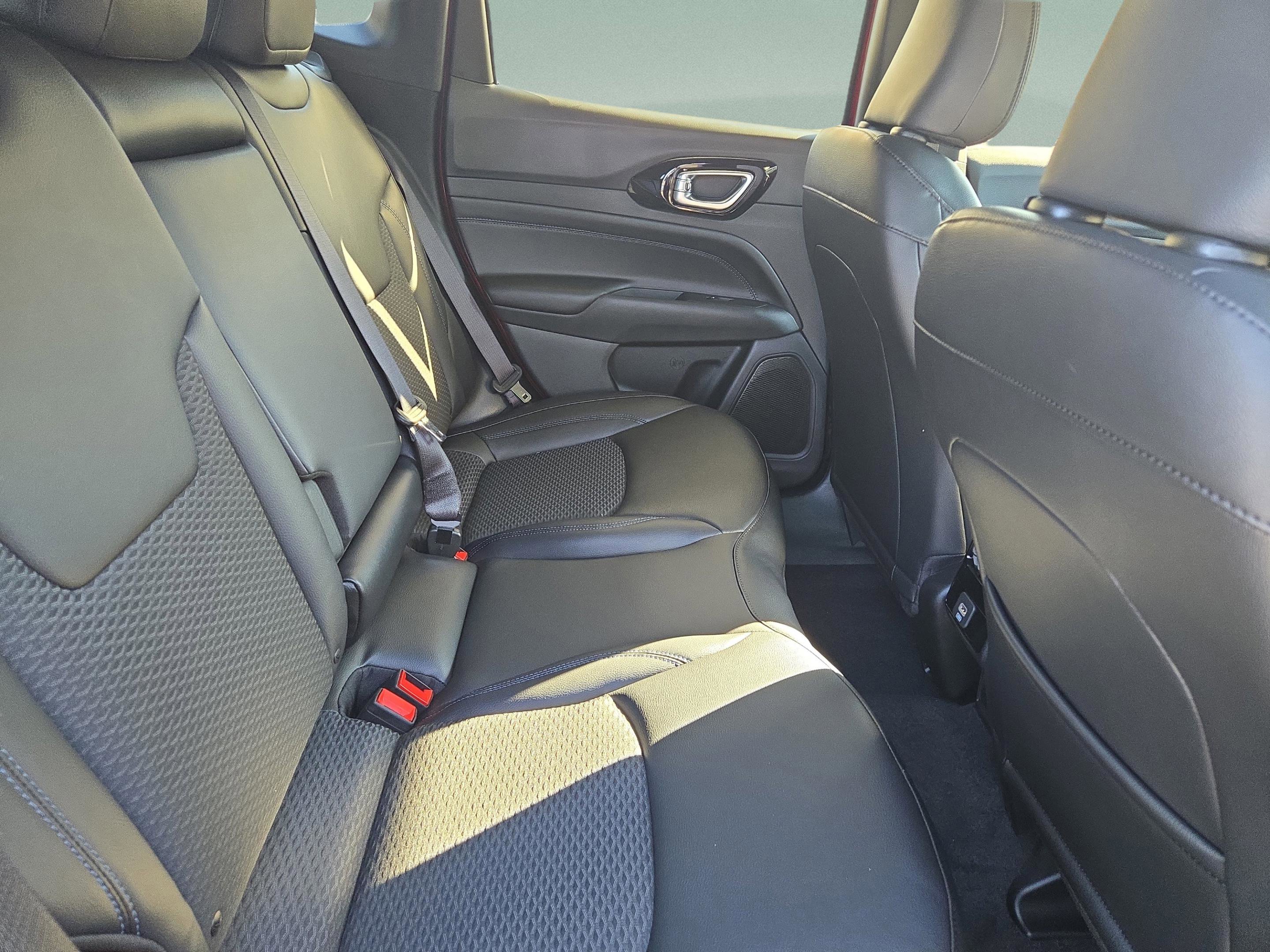 New 2026 Jeep Compass Latitude AWD/4WD image 25