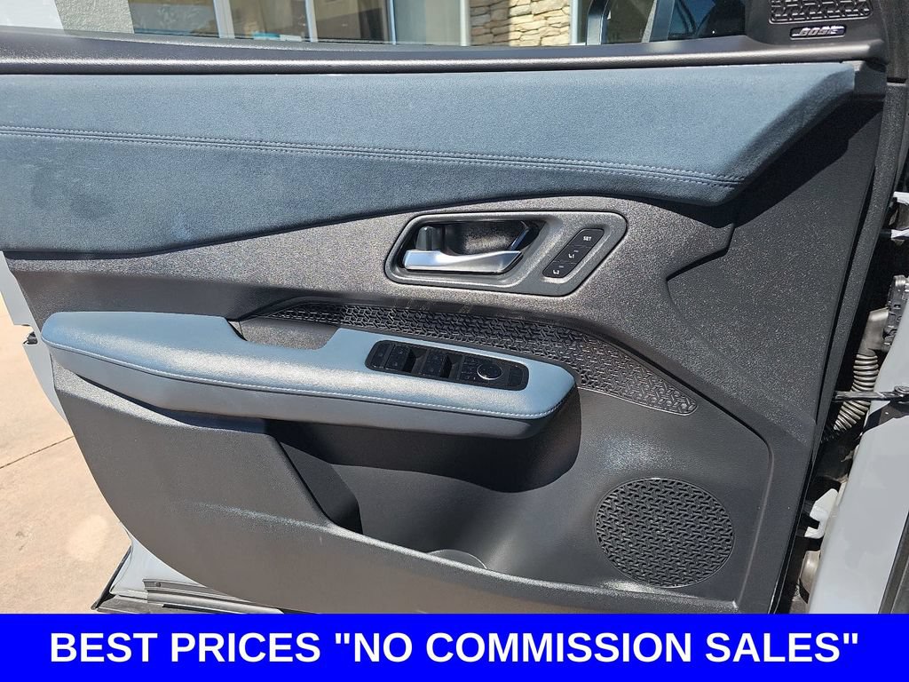 Used 2023 Nissan Ariya AWD/4WD image 28