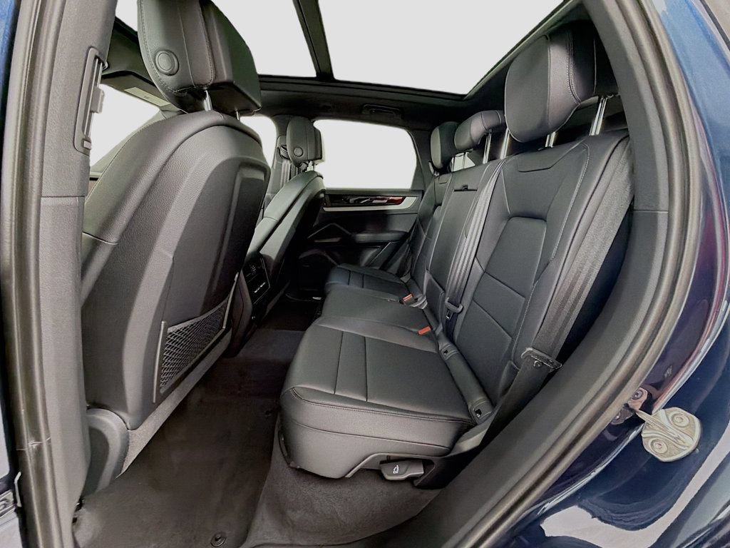 Certified 2025 Porsche Cayenne AWD/4WD image 23