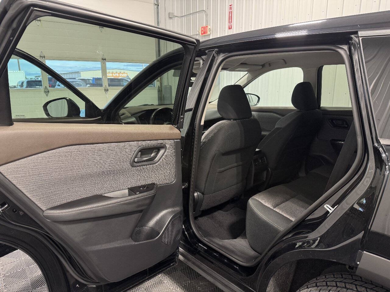 Used 2021 Nissan Rogue S AWD/4WD image 10
