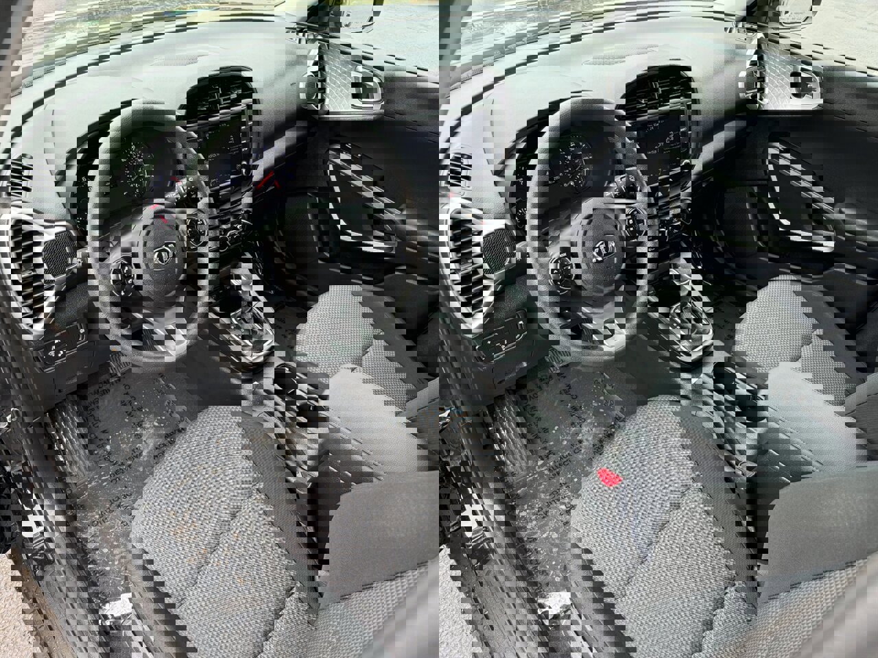 Used 2022 Kia Soul LX w/ Technology Package image 2