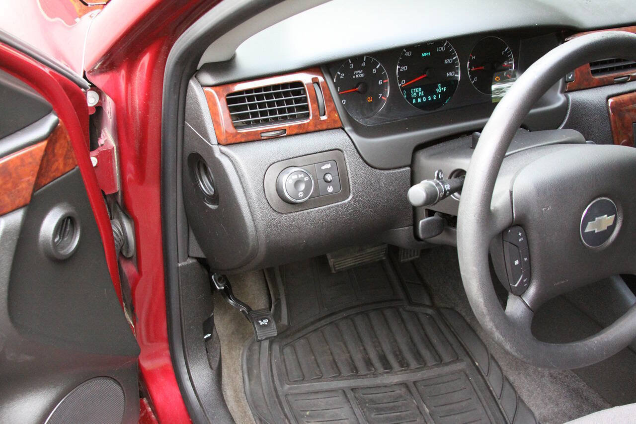 Used 2009 Chevrolet Impala LT FWD image 13