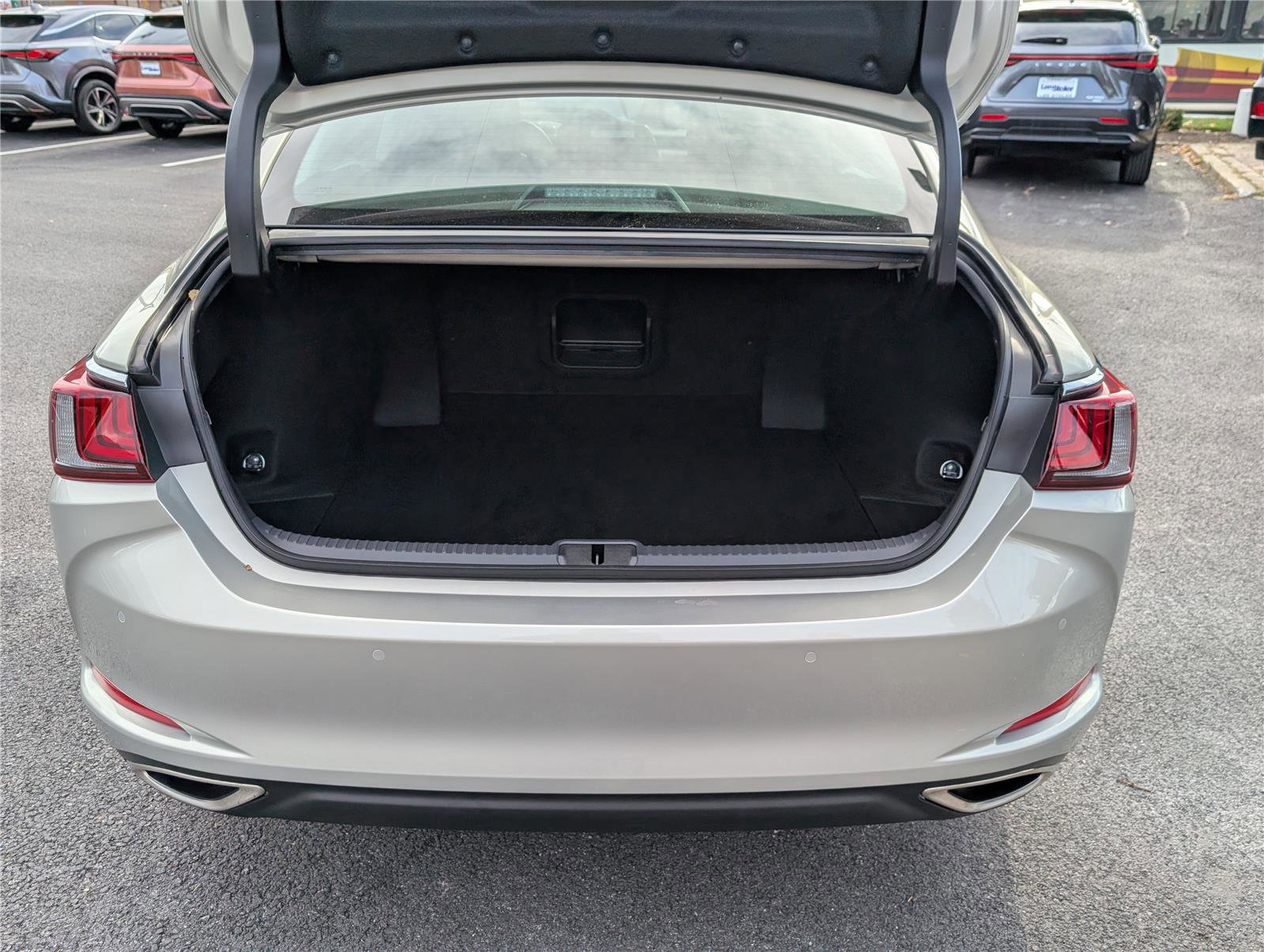 Certified 2024 Lexus ES 350 w/ Premium Package image 13