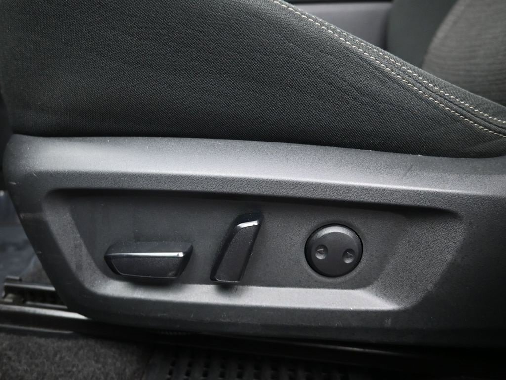 Used 2023 Nissan Rogue SV image 12