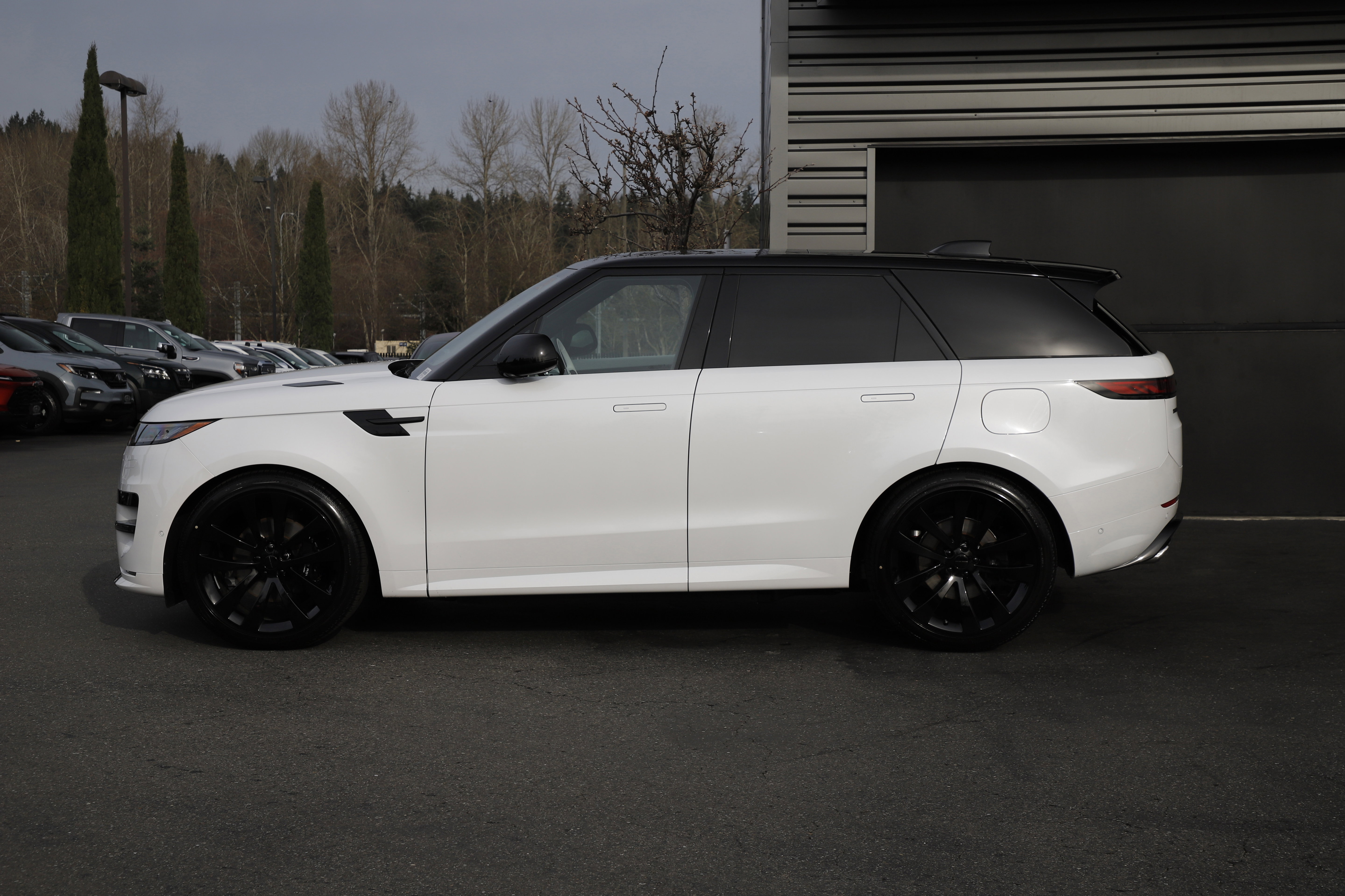 New 2026 Land Rover Range Rover Sport Dynamic SE AWD/4WD image 5