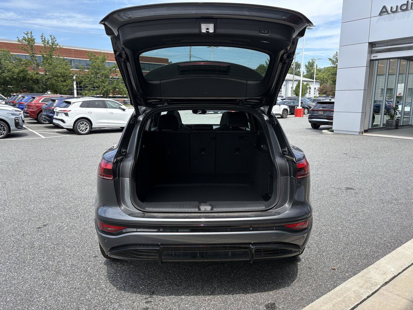 New 2027 Audi SQ6 e-tron Premium Plus AWD/4WD image 33