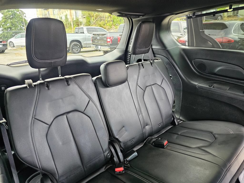 Used 2020 Chrysler Pacifica Touring-L Plus FWD image 14