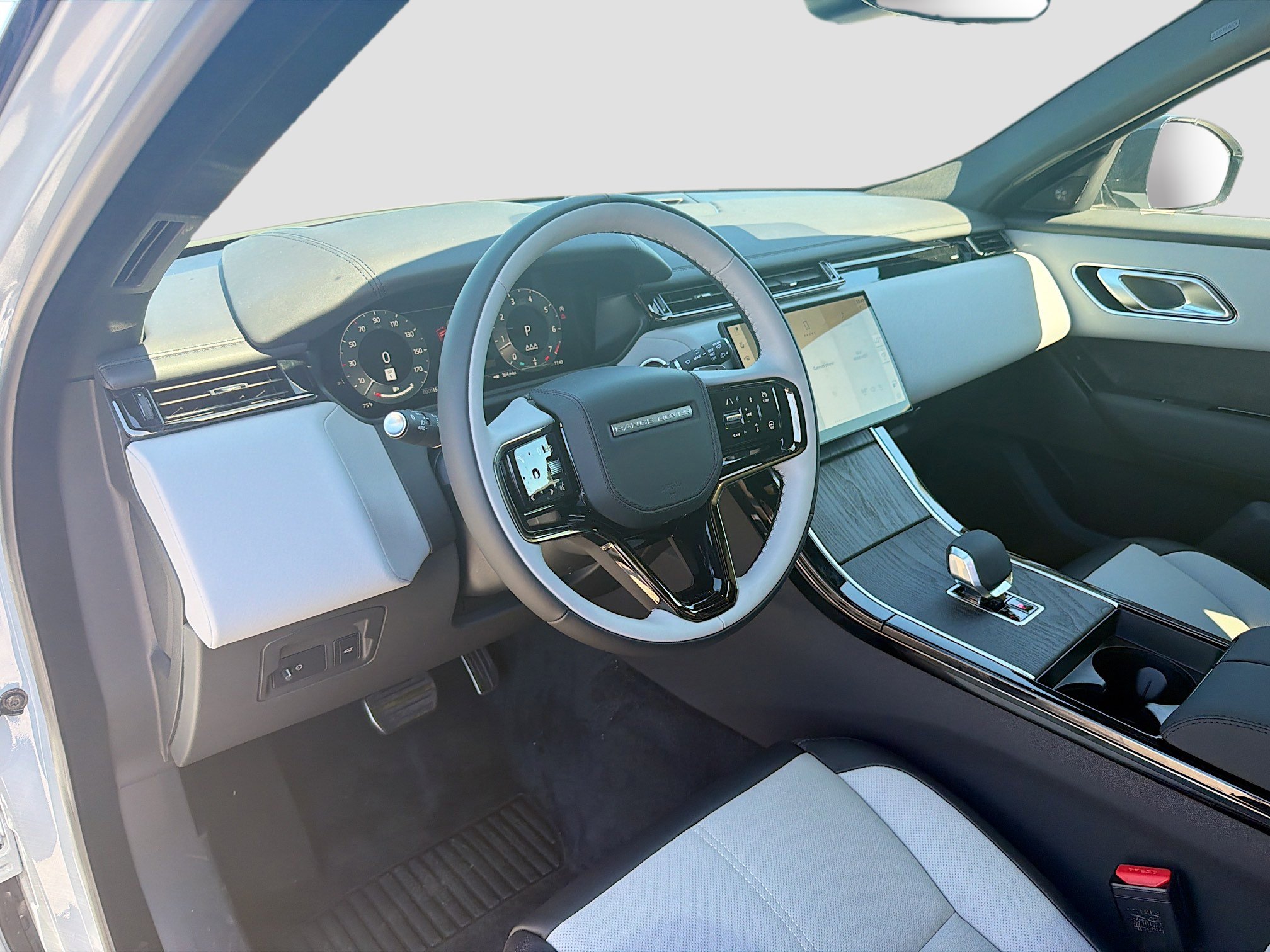 New 2026 Land Rover Range Rover Velar Dynamic SE image 25