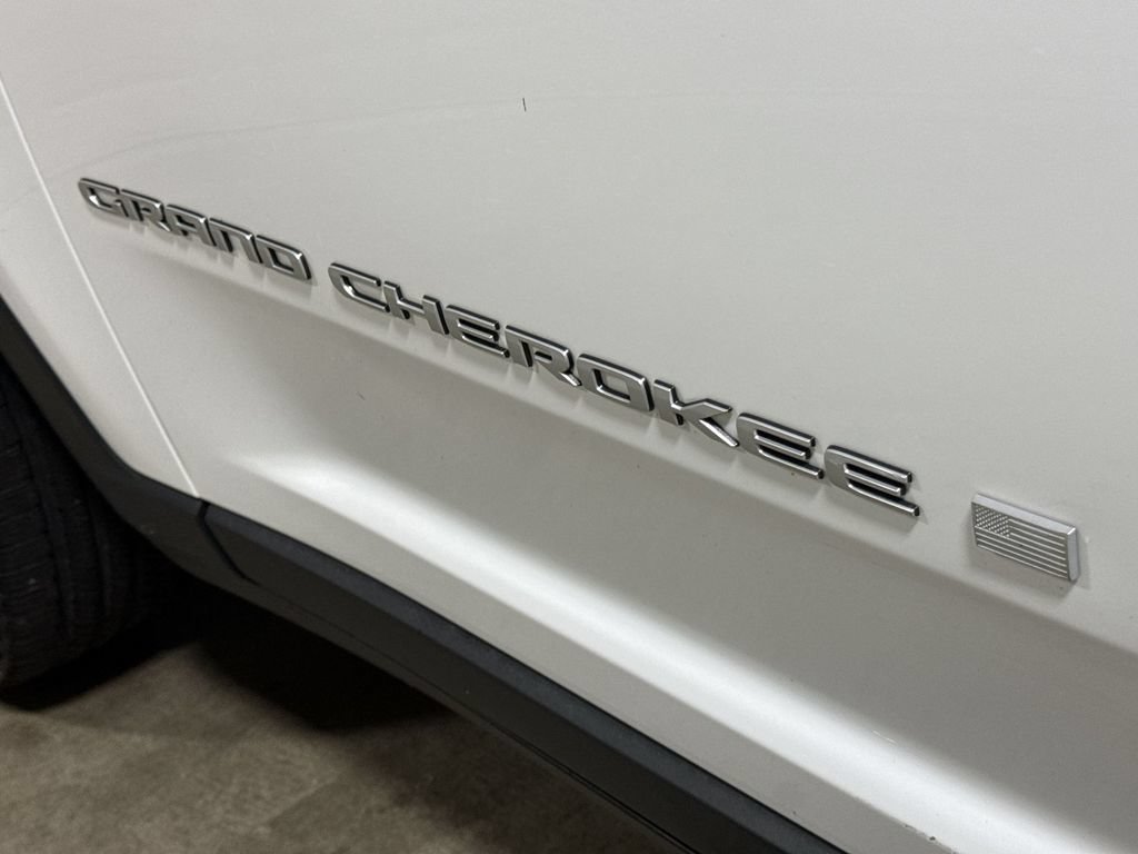 Used 2024 Jeep Grand Cherokee Laredo w/ Luxury Tech Group I AWD/4WD image 25