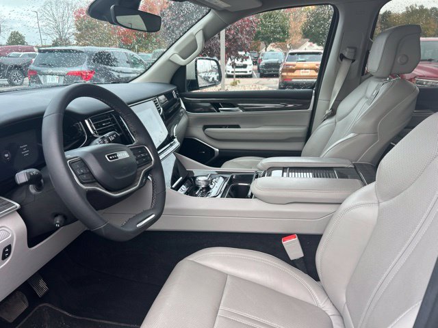 Used 2022 Jeep Wagoneer Series III AWD/4WD image 10
