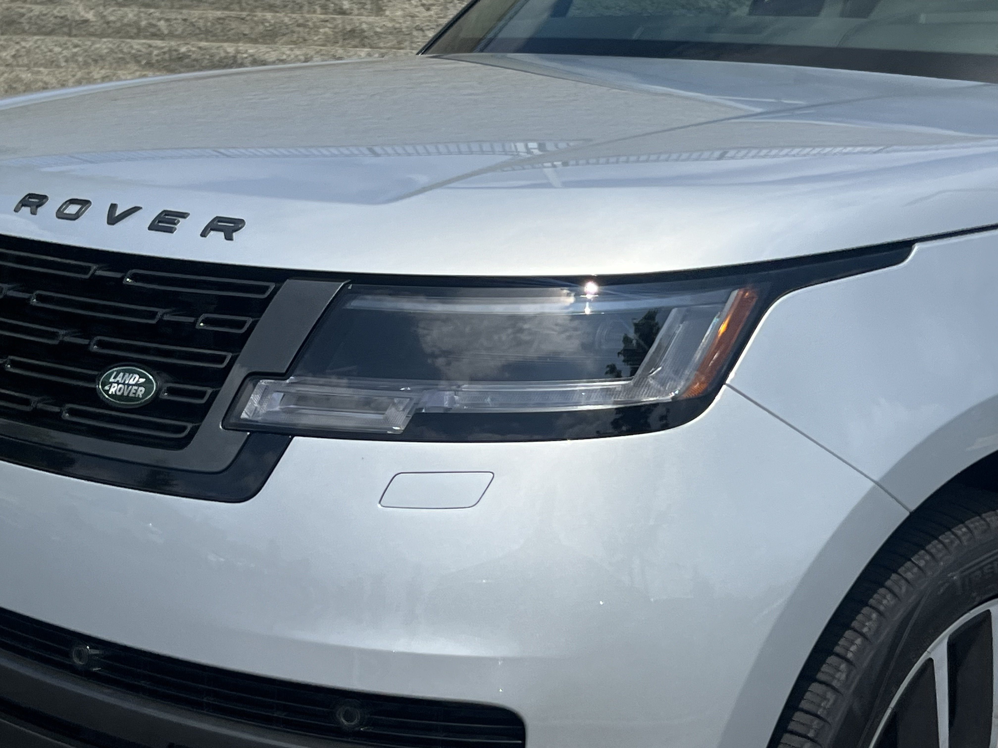 Certified 2025 Land Rover Range Rover SE AWD/4WD image 13