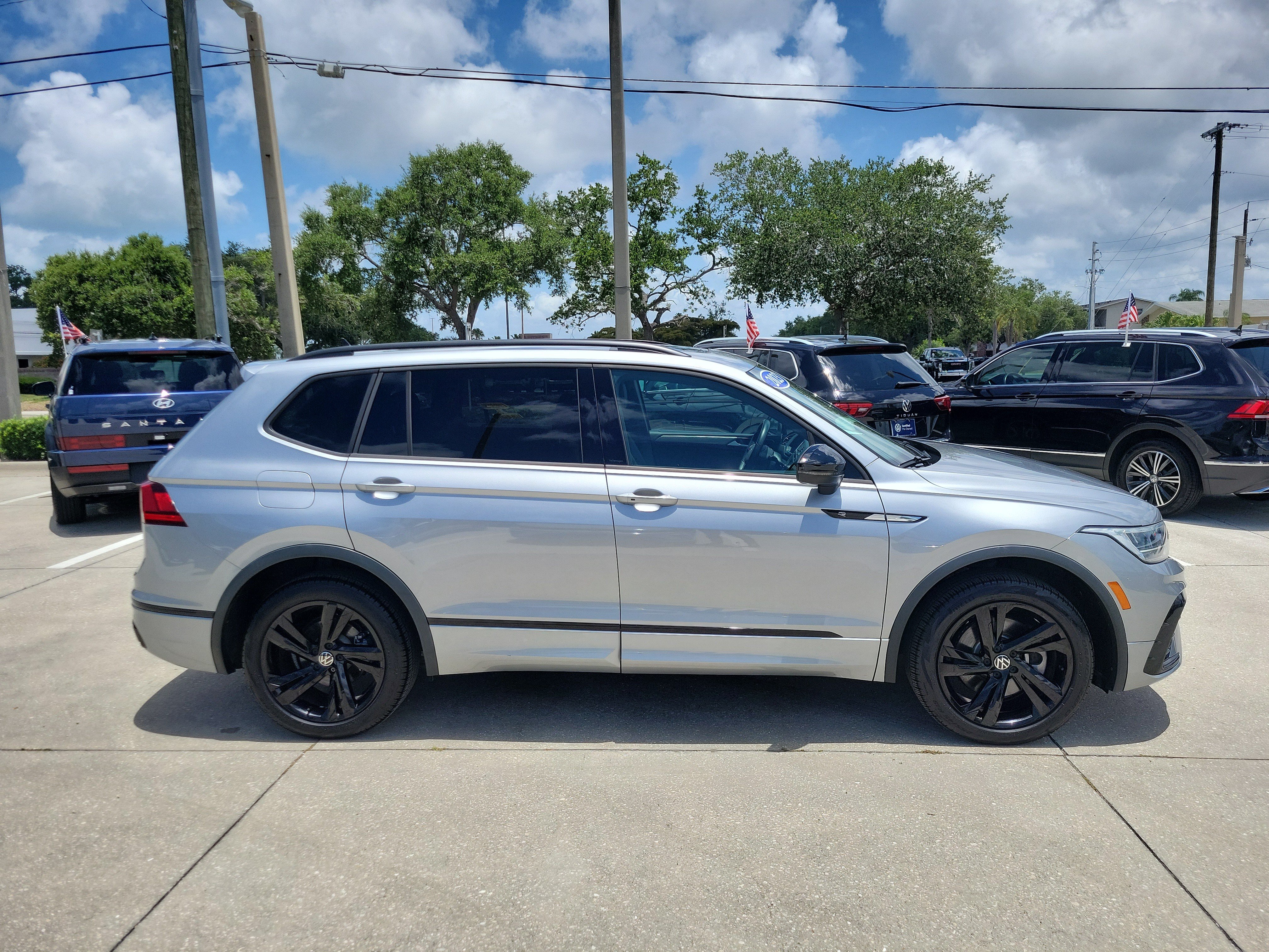 Certified 2023 Volkswagen Tiguan SE R-Line FWD image 3