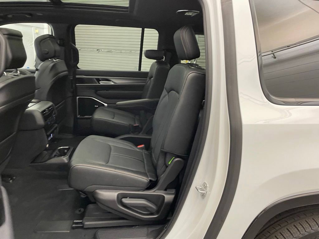New 2026 Jeep Grand Wagoneer L 4WD image 19