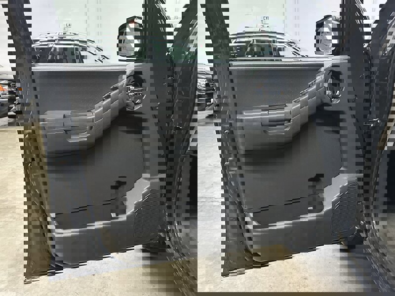 Used 2012 Nissan Xterra PRO-4X image 25