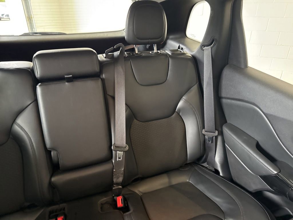 Used 2020 Jeep Cherokee Latitude Plus image 16