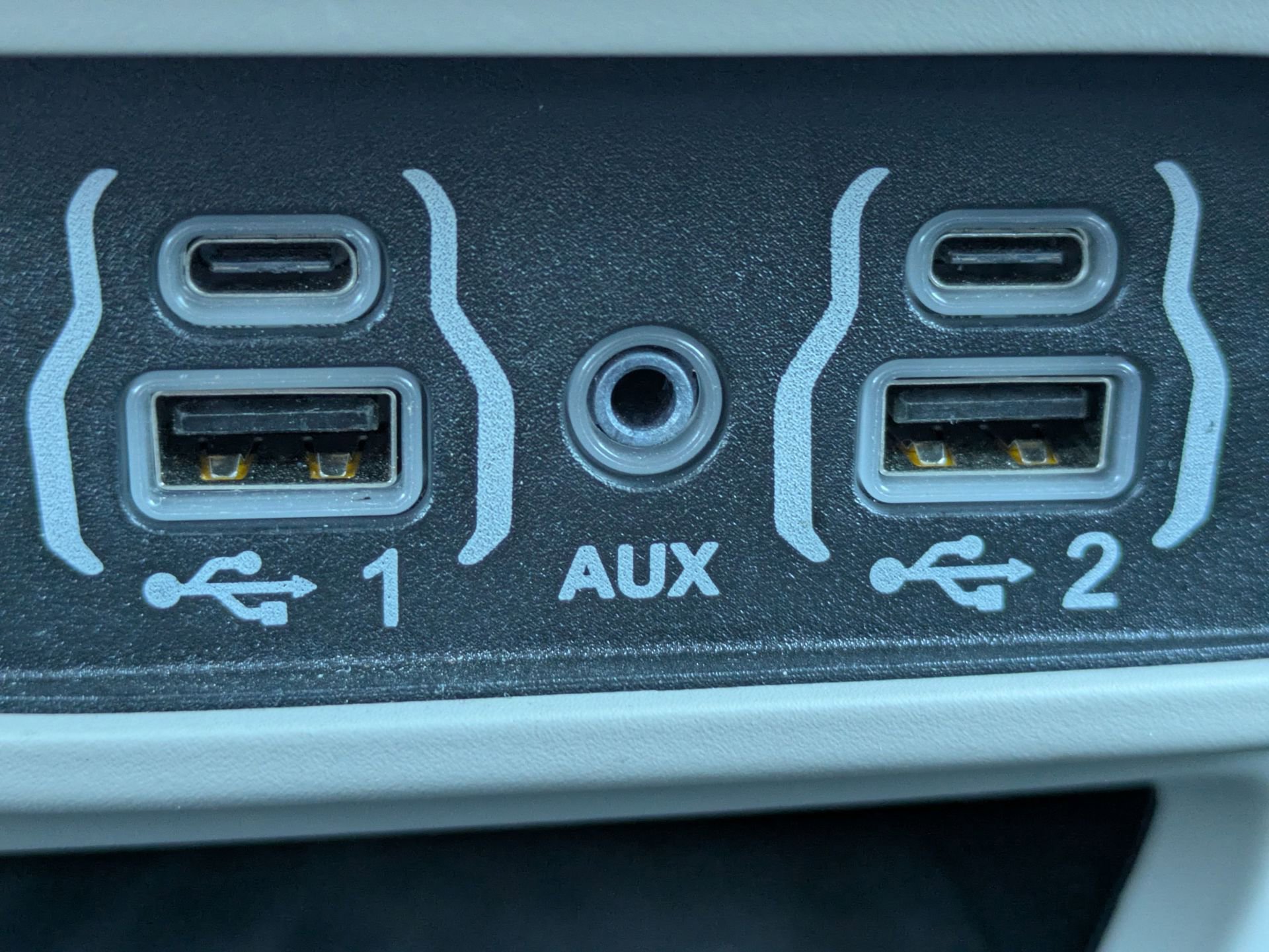 Used 2024 Chrysler Pacifica Touring-L image 26