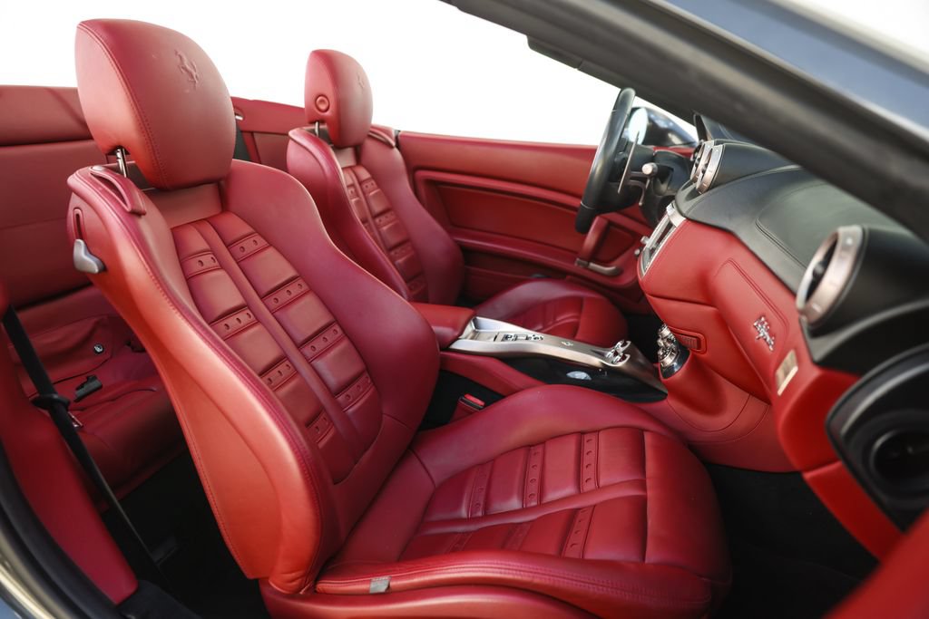 Used 2010 Ferrari California RWD image 25