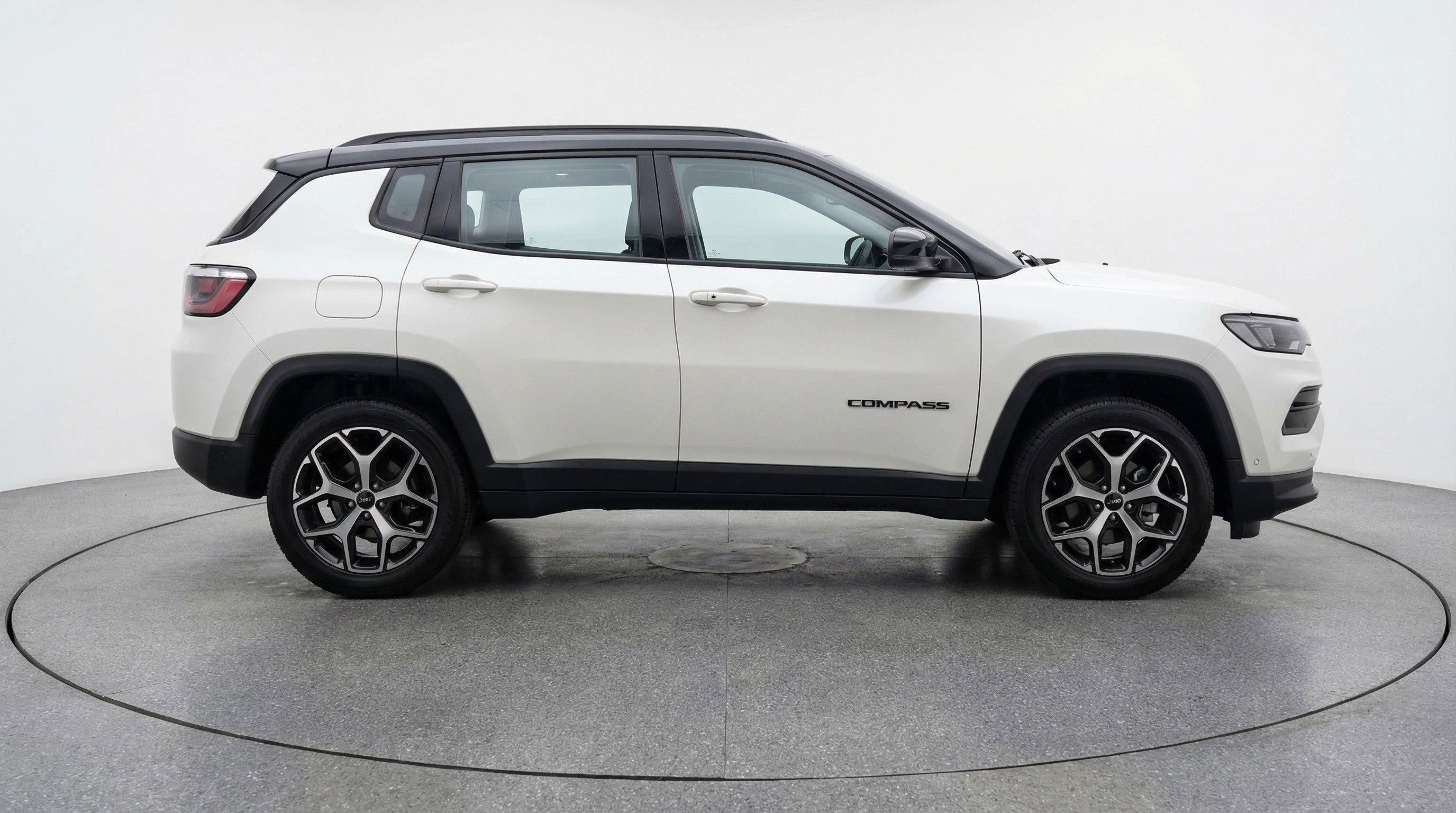 Used 2025 Jeep Compass Limited image 11