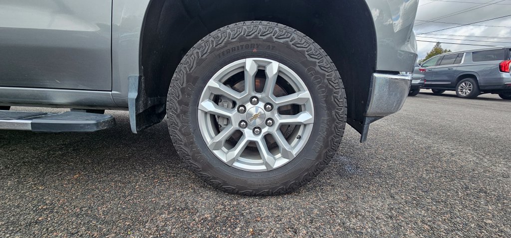 Used 2023 Chevrolet Silverado 1500 LT AWD/4WD image 12