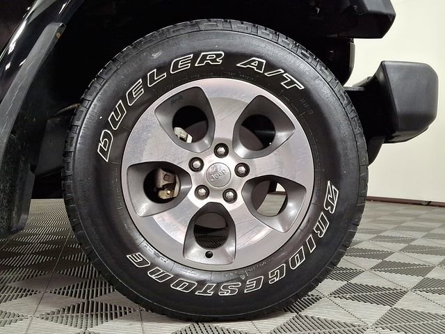 Used 2018 Jeep Wrangler Sahara w/ Connectivity Group image 10