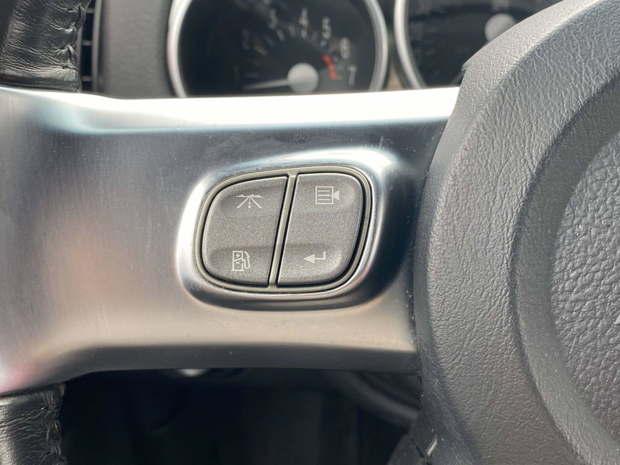Used 2004 Chevrolet SSR w/ Preferred Equipment Group RWD image 14