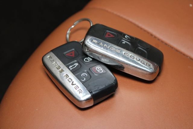 Used 2012 Land Rover Range Rover Evoque Prestige AWD/4WD image 12