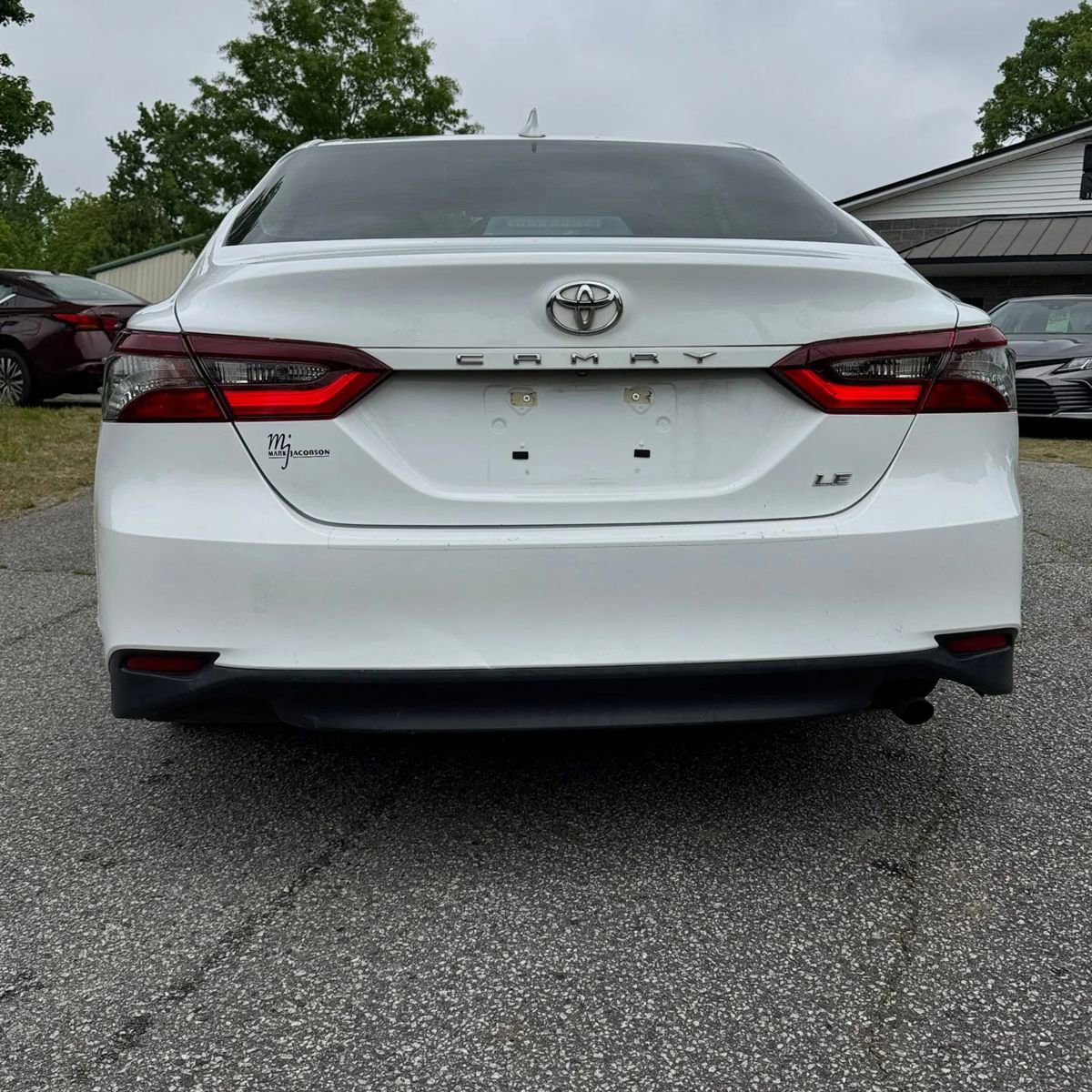 Used 2022 Toyota Camry LE FWD image 5