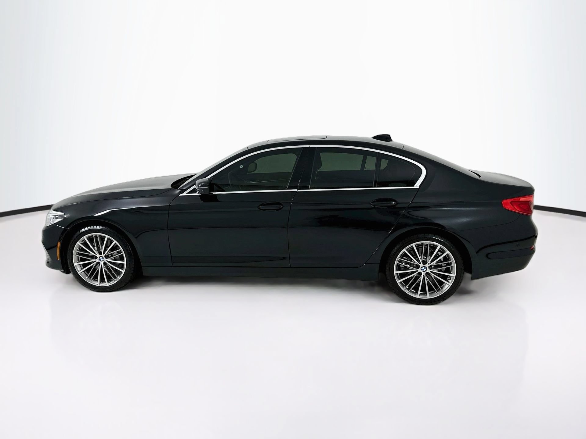Used 2020 BMW 530i w/ Premium Package RWD image 5