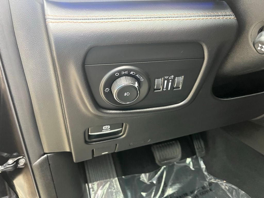 Used 2025 Jeep Grand Cherokee L Summit AWD/4WD image 43